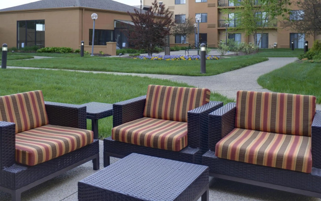 Courtyard by Marriott Indianapolis Airport
