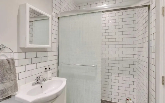 Casa Queen-Unique 2BR Suite- Leslieville
