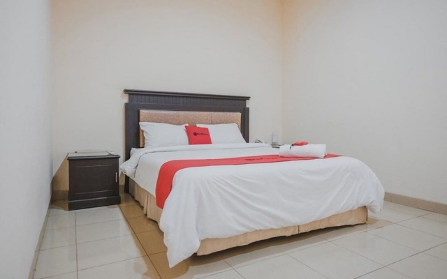 RedDoorz Premium @ Jalan Pal 10 Jambi – Guest Rooms – Jambi