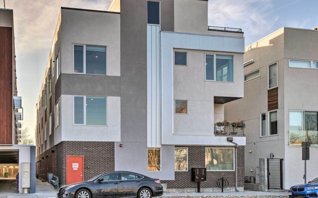 Trendy Denver Townhouse ~ 3 Miles to Downtown!