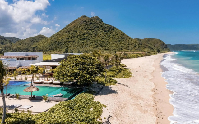 Amber Lombok Beach Resort