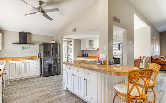 Pet-friendly Scottsdale Home w/ Screened Porch!