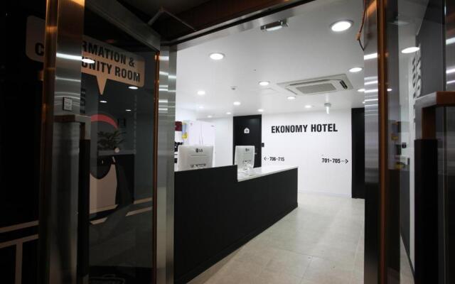 Ekonomy Hotel Myeongdong premier