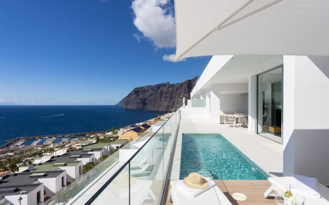 Crystal I Luxury Apartments