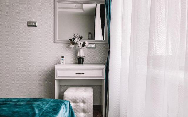 Рядом➤ Дизайнерские апартаменты на Университетской набережной