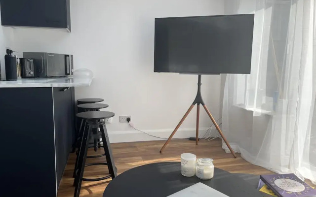 Newly Refurbished 1-bed Apartment in Croydon Se25