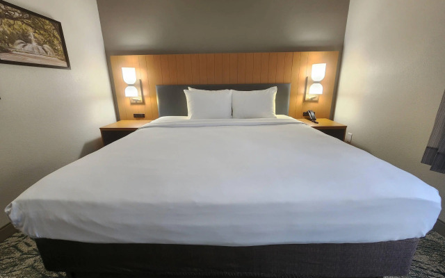 Country Inn & Suites by Radisson, Dahlgren-King George, VA