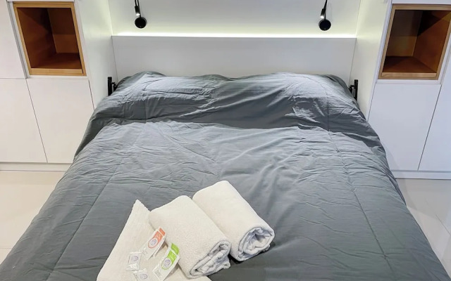 Studio Luxury Balcony Pool