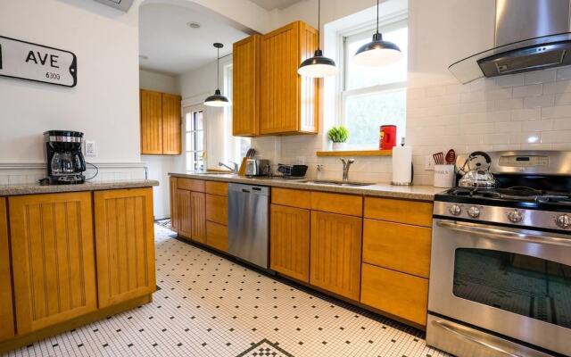 The Traveler's Nook Walk to City Park