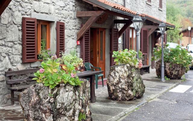 Refreshing Holiday Home With Pool, Garden, Tennis Court, BBQ