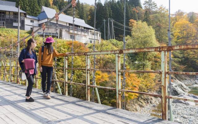 秋山郷雄川閣
