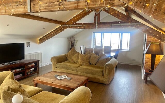 Beach House - Penthouse 3 Bed Apartment