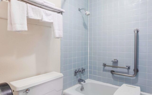 Days Inn by Wyndham McDonough