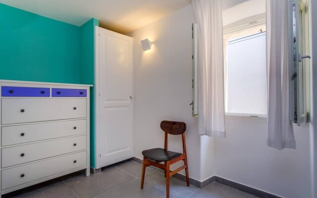 Impeccable 4-bed Apartment in Osor