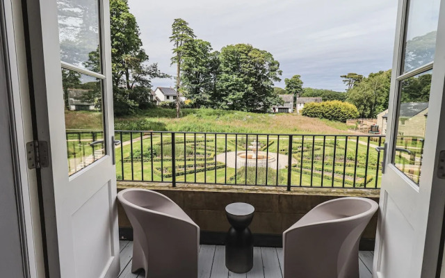 The Mary Maude Suite Stone Cross Mansion