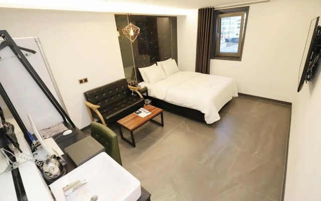 The Unique Hotel 28