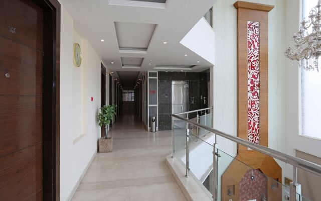 OYO 9532 Hotel Q-Cent