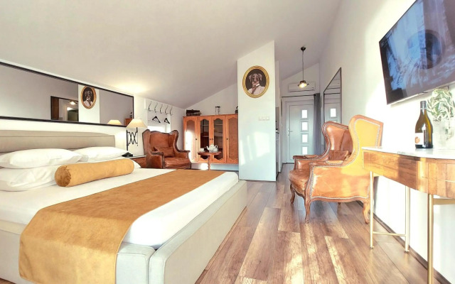 Refresh Boutique Apartments