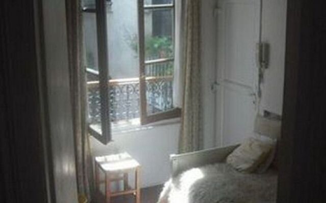 Bed & Breakfast Place des Vosges 3