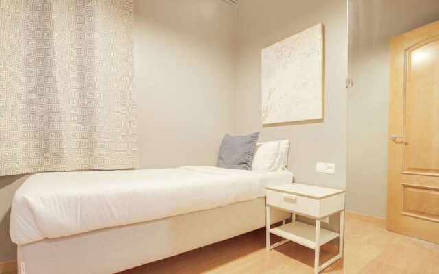 Spacious 4bed in Central Barcelona, 8mins to Metro