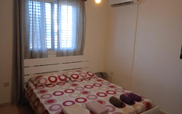 Larnaca, Pervolia 1 bedroom seaside apartment