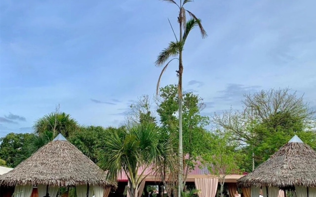 Wakaya Ecolodge