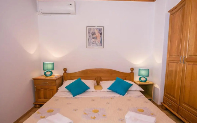 Apartment Dado