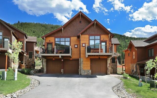 78 Alders Townhouse with Heated Garage by RedAwning