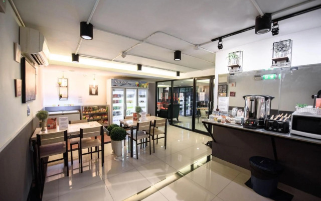 48 Metro Hotel