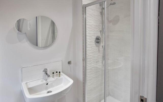 Host Stay Guillemot House