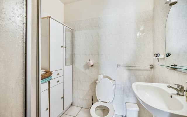 Apartment With 2 Bedrooms in Mèze, With Wonderful sea View, Furnished