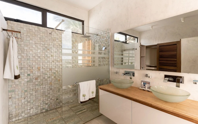 Koki Bonheur Beachfront Villa by StayMauritius