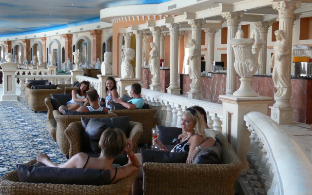 Titanic Palace - Families and Couples only