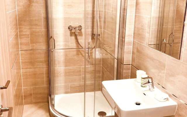 Luxury Riverside by REFA Group