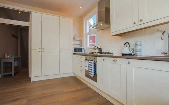 Classic and Elegant 3 Bedroom Apartment With Private Garden