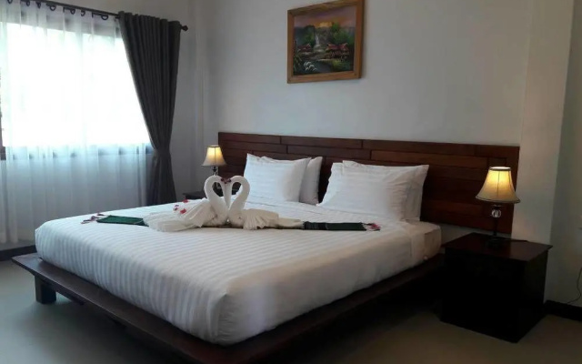 Nan Green Lake View Resort