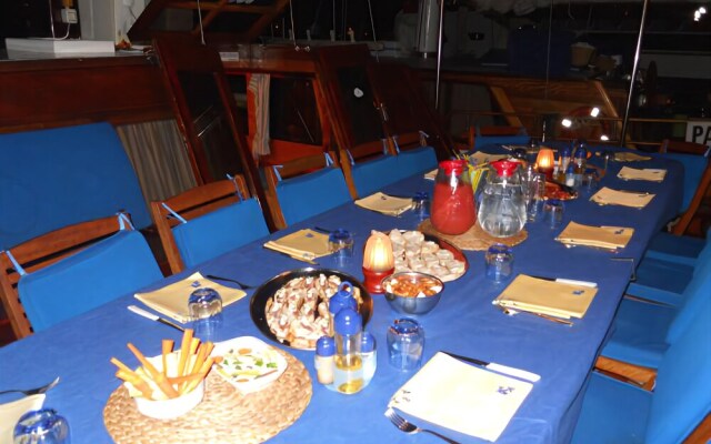 Boat and Breakfast