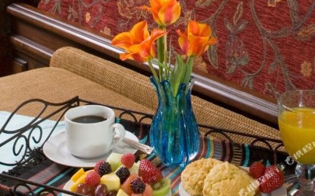 El Farolito Bed & Breakfast Inn