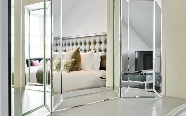 JOIVY Luxury George Street Apartments: Castle Suite
