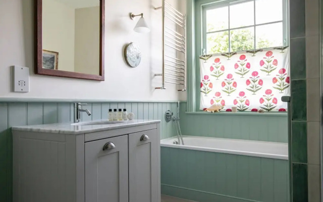 Rochester Road II by Onefinestay