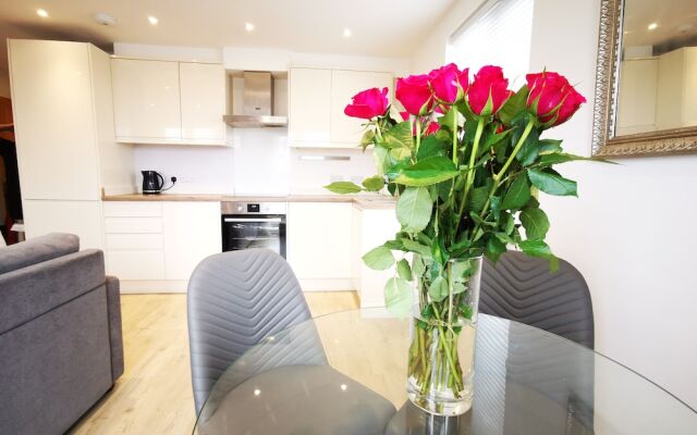 Seaside Apartment in the Heart of East Wittering Village