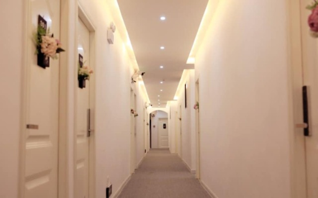 Love Flower Hostel