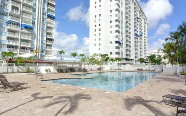 Beach Front Apt at Marbella del Caribe 3