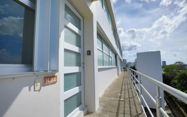 Spacious Condo with Gym & Pool Cancun