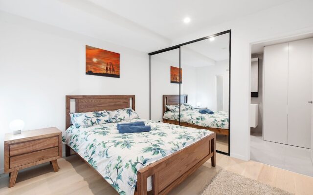 Entire Brand New 1BD  South Yarra