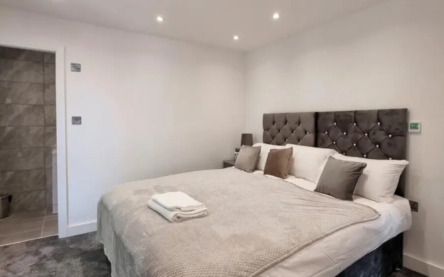 Lovely Modernist 4 Bed House
