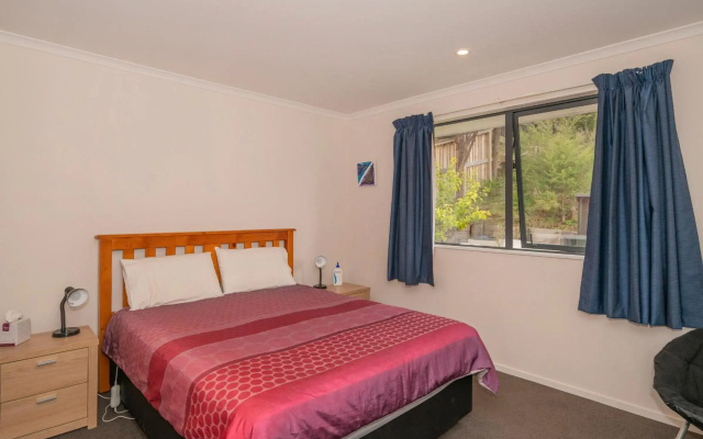 Manuka Lodge - Tairua Holiday Home