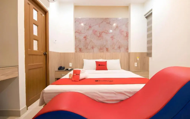 RedDoorz Plus near Le Quang Dinh Street