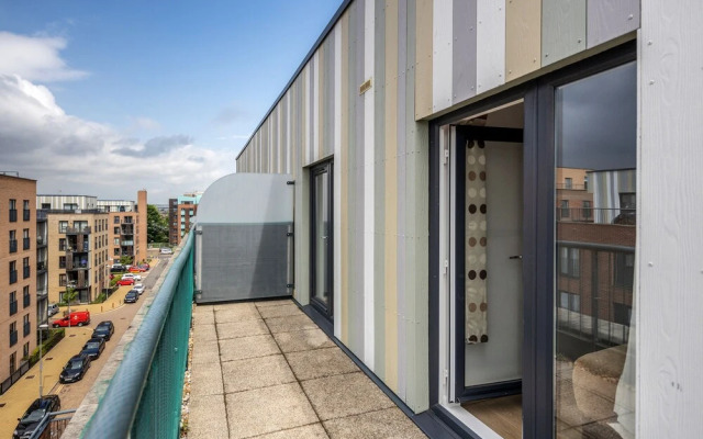 Impeccable 2-bed Apartment in Romford