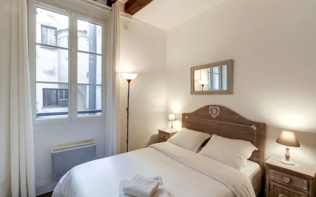 Saint Honore Apartment